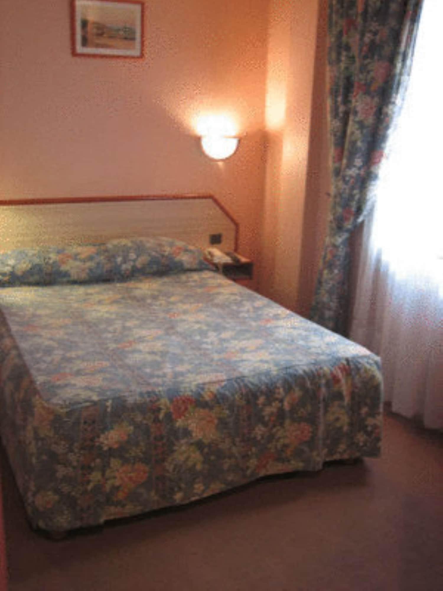 Hotel Aladin Paris Eksteriør bilde